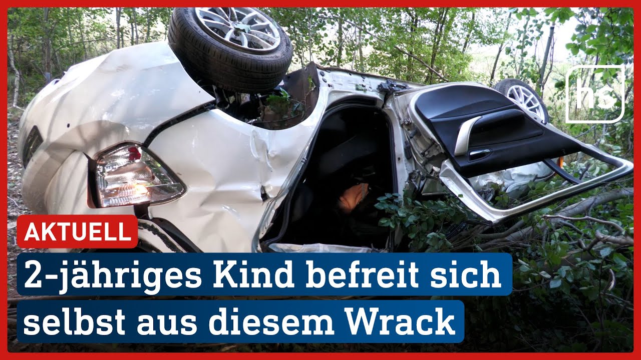 2-jähriges Kind klettert aus Fenster von Unfall-Auto | hessenschau