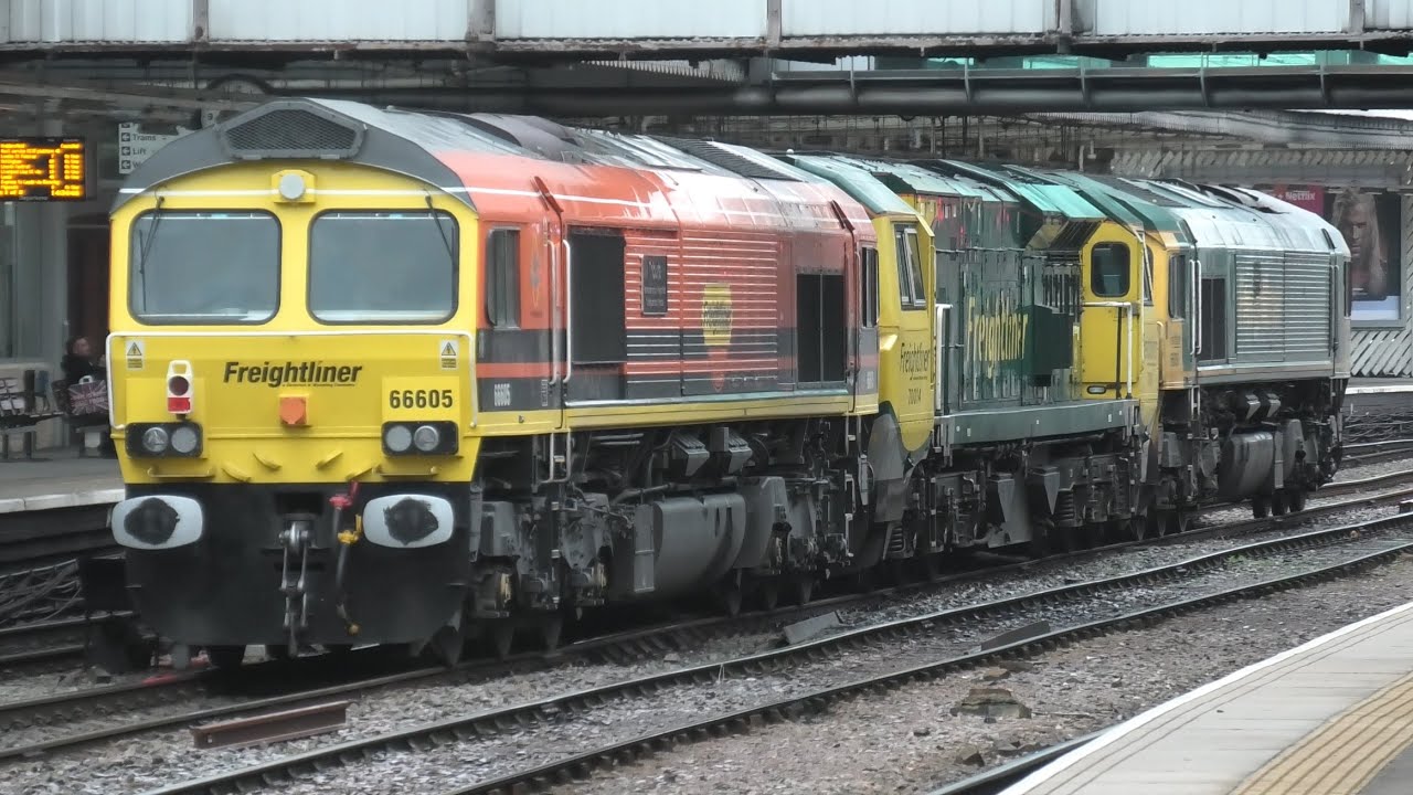 Fantastic busy Lunchtime at Sheffield ￼Station light locos Passenger/Rail Treatment Train 4th Nov 25