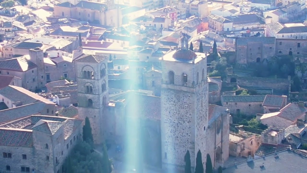 Llanos de Trujillo y castillo#drone #travel #dji #trujillo #turismo 