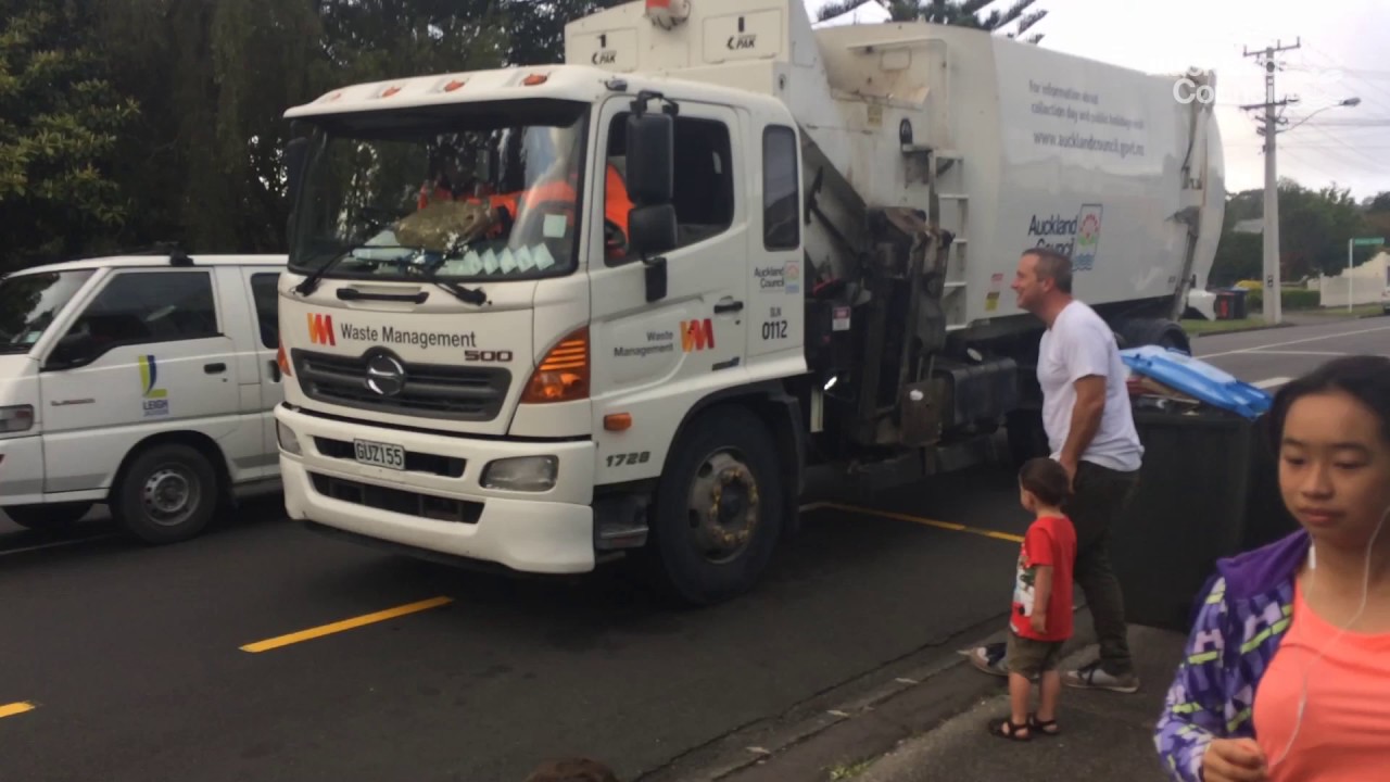 Rubbish collector’s Christmas surprise | Auckland Council