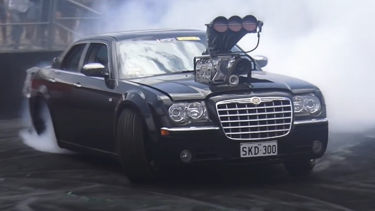 CHRYSLER 300C, SRT DRIFT & BURNOUT 