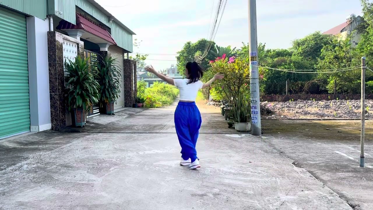 Anh là tia nắng trong em Shuffle dance / BĐ: Nguyễn Trang ( có đếm bước ở cuối video)