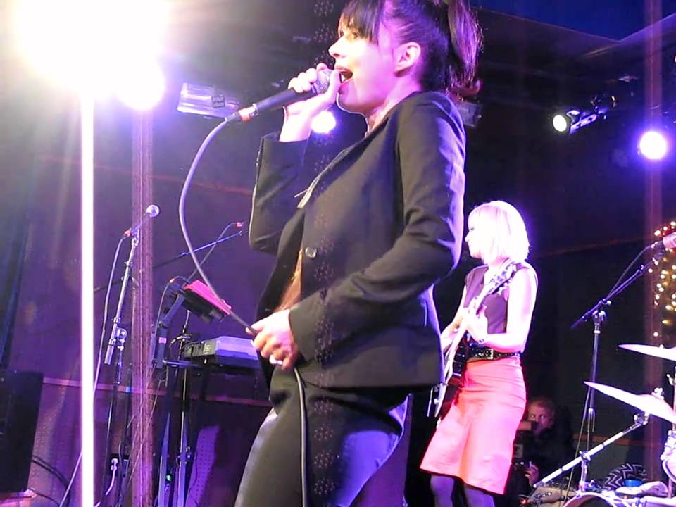 THE JULIE RUIN feat. KATHLEEN HANNA vgi KNITTING FACTORY NYC December 11 2010