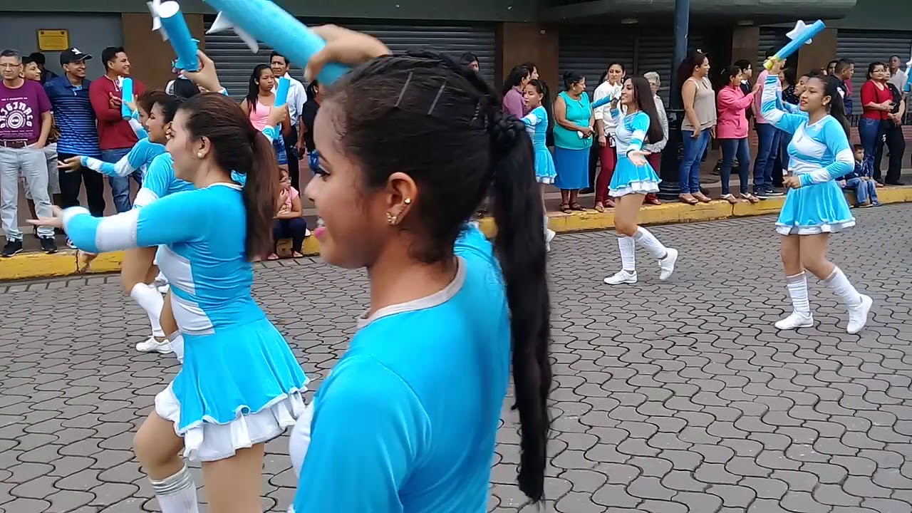 Desfile del COLEGIO DE BACHILLERATO 