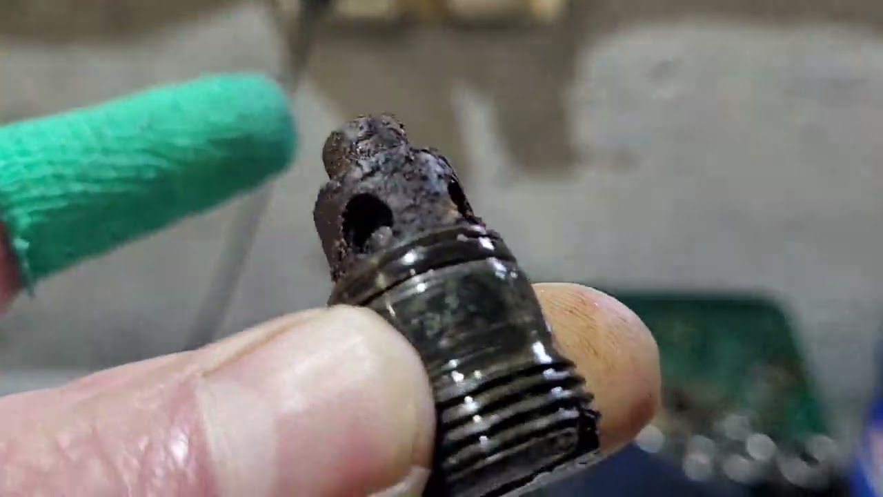 Ремонт гидравлики погрузчиков МКСМ 800,UNC 060,LOCUST,UDS 114,UN 053.Вода в насосе ?