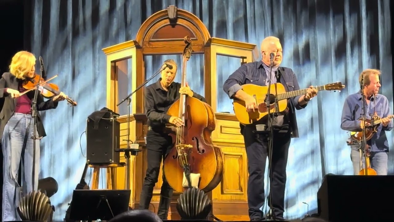 Alison Krauss & Union Station w/ Jerry Douglas - Cluck Old Hen - LIVE
