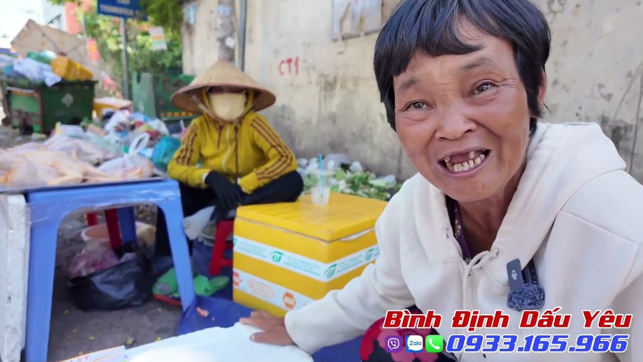 Bình định dấu yêu truy tìm Bụi Đời gặp bà Sư bán vé số khoe hàm răng gió lùa