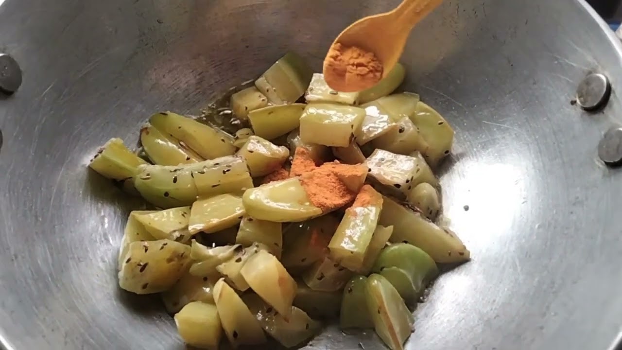 কামরাঙ্গার টক ঝাল মিষ্টি দুই ধরনের  আচার জিভে জল আনবে।ইচ্ছে হলে কোরে নিও সকলে।