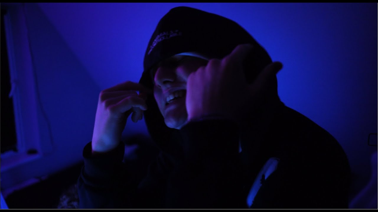 szymekk - I'm still here (dir. by L3Y3R)