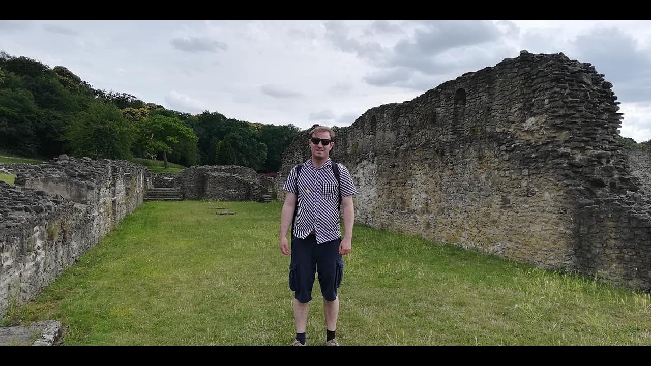 Exploring the ruins of Lesnes Abbey in South East London!