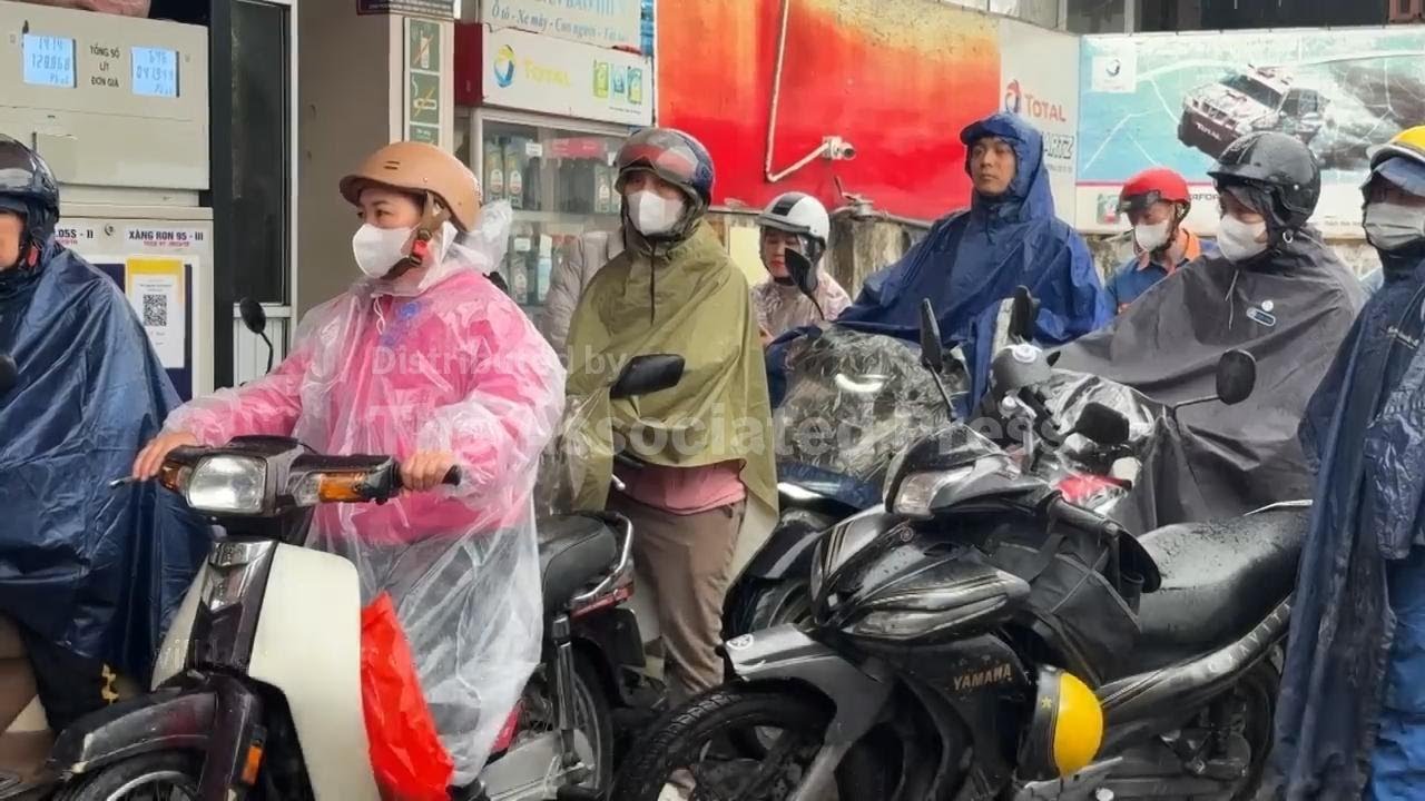 Queues at petrol stations in Vietnam as oil prices soar