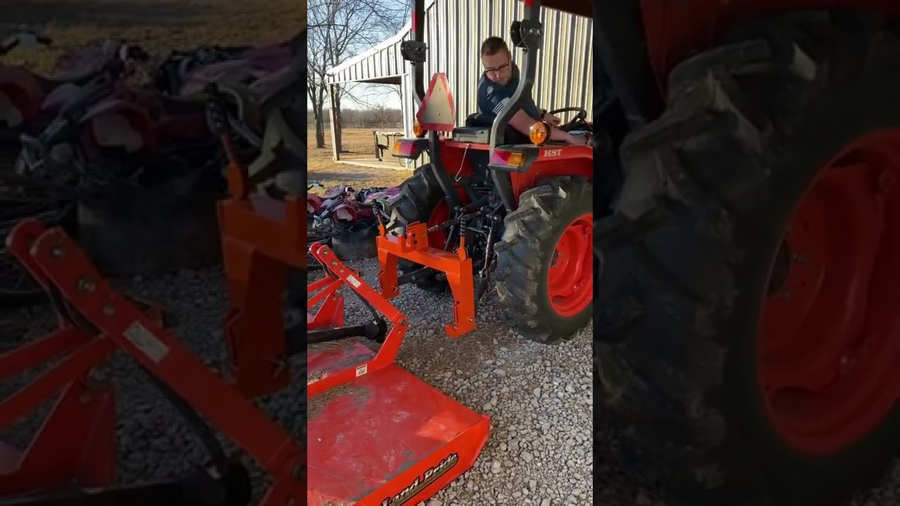 Kubota L3901 - Quick Hitch - Using the quick hitch for the first time on the Kubota L3901