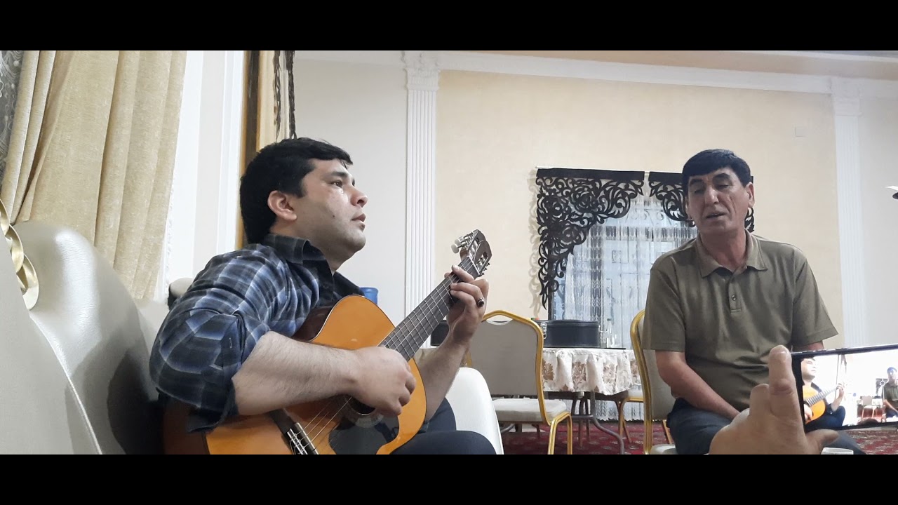 Söýün Hojaberdiýow halypa ilkinji gezek gitarada aýdym aýtdy