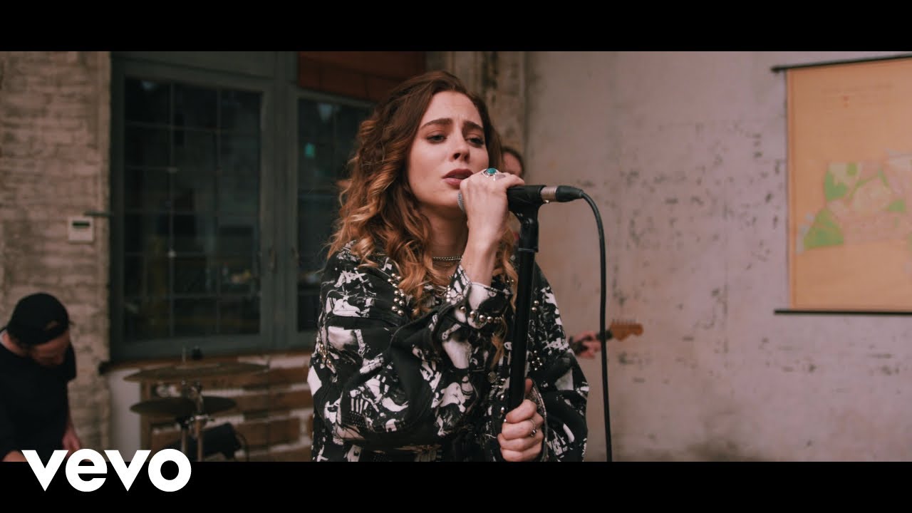 Amber Van Day - Kids In The Corner (Berlin Session)