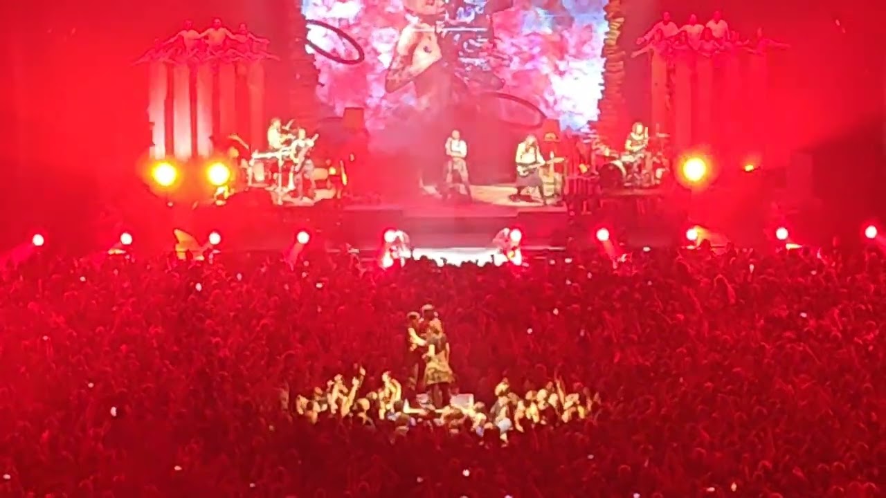 Shaka Ponk - Smells Like Teen Spirit - LDLC Arena Decines France 02 02 2024