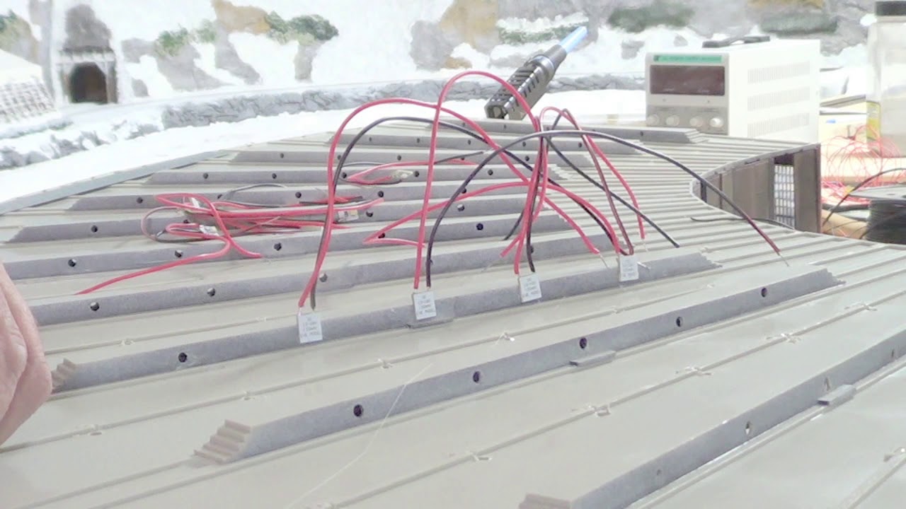 Walthers 12 Stall Roundhouse и 130 Turntable, часть 9 