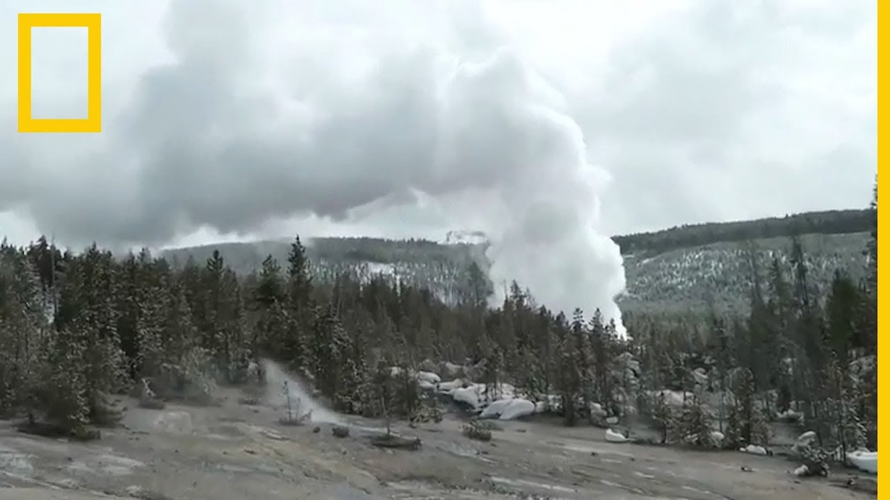El géiser más potente del mundo entra en erupción tres veces | National Geographic en Español