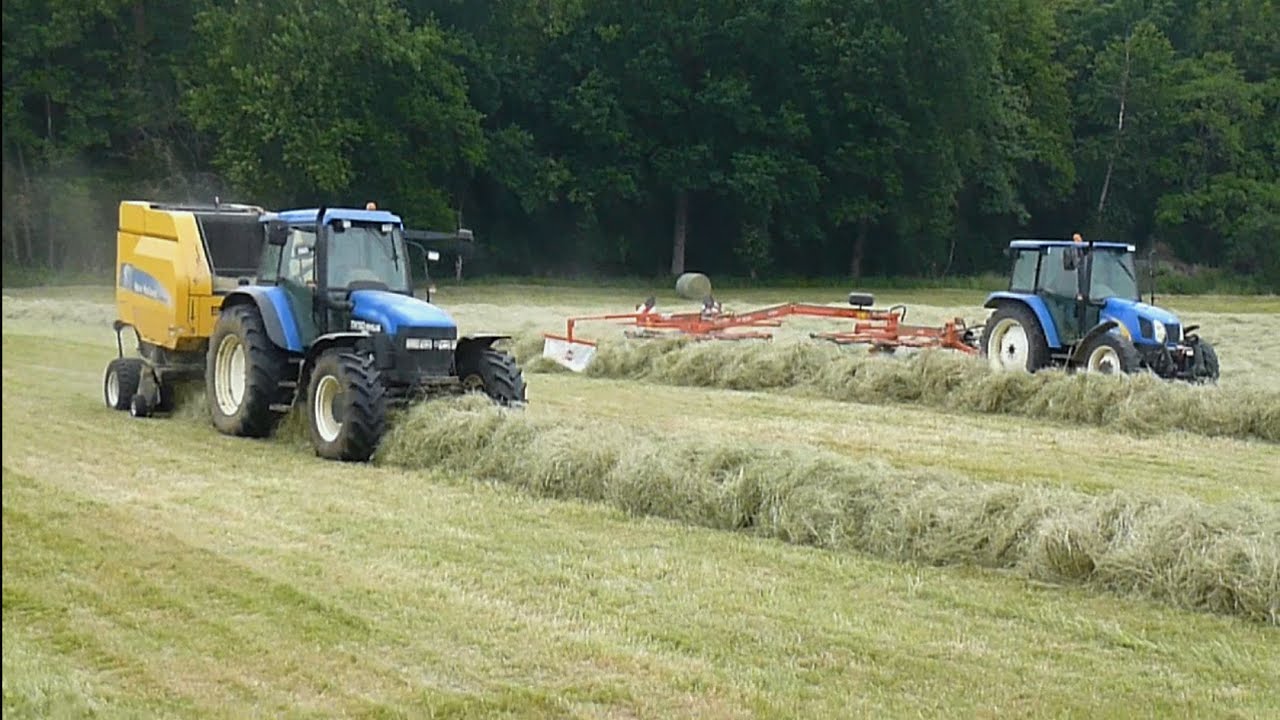 Andainage Et Pressage De Foin 2016 | New Holland & Kuhn.