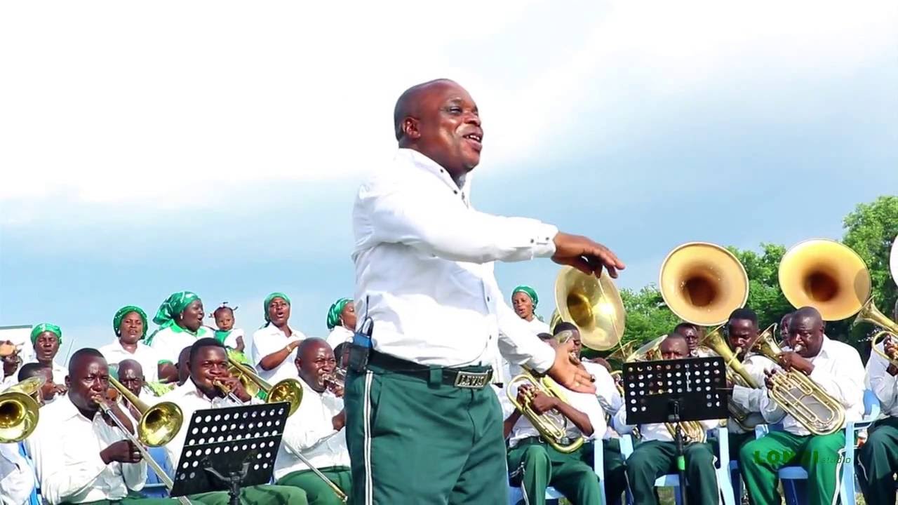 CLIP MUSICAL  FAKI-MERE DANS NÖEL, NÖEL, NÖEL