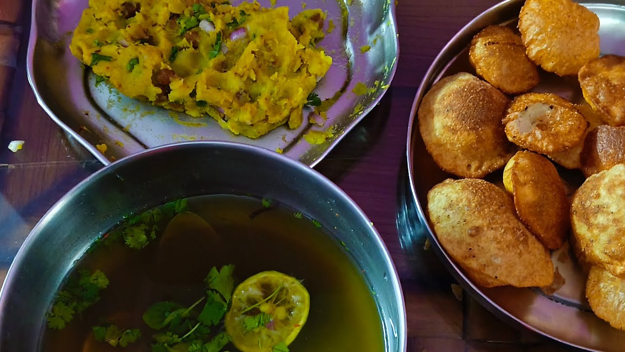 Panipuri/naam sunte hi muh me paani aa jata h