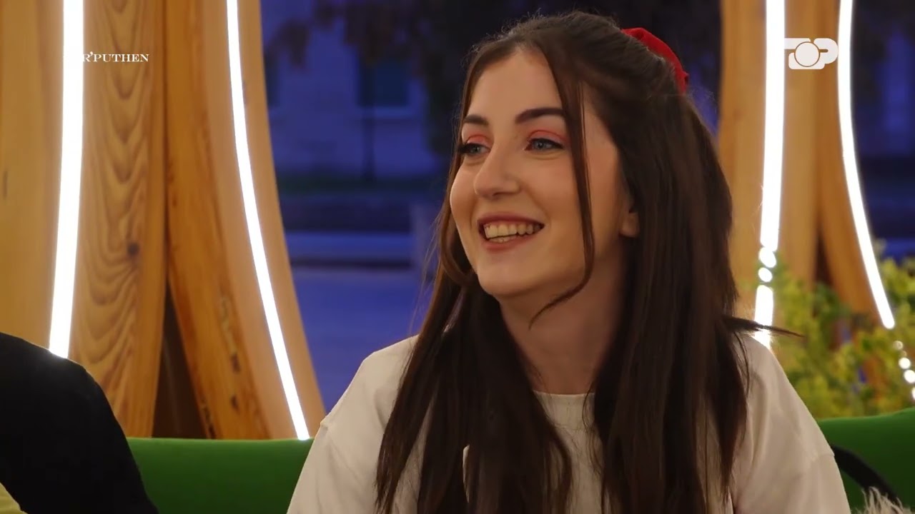 “Të dashuruar si gjimnaziste”/ Adelajda-Fejza në një takim që do ju kujtojë dashurinë e parë!