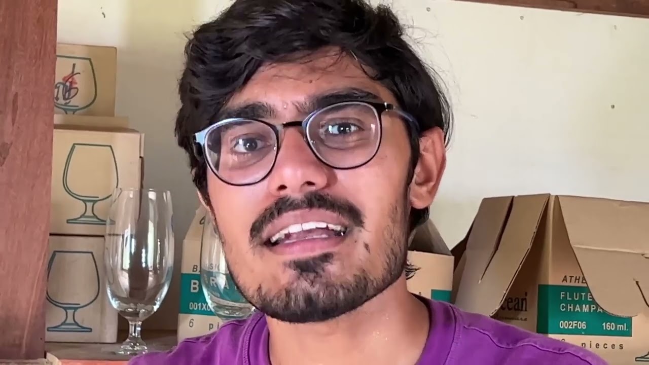 इस पुराने जहाज़ में जाना पड़ा भारी😭 | We Found an Old Haunted Ship Worth ₹200,00,00,000😱