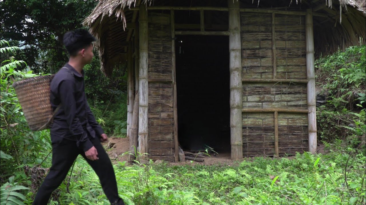 A homeless boy and a poor girl who gathers bamboo shoots to sell find a thatched hut.