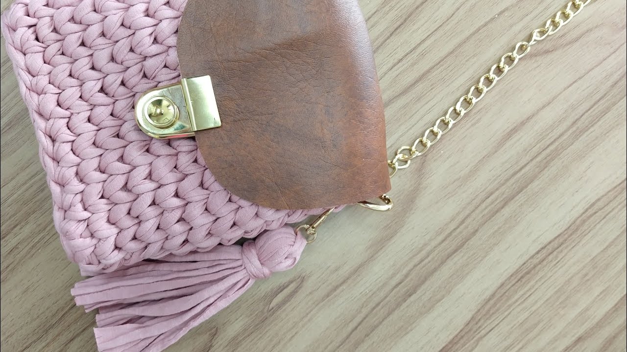 Bolso tejido con trapillo | Tapa de cuero| Manos libres