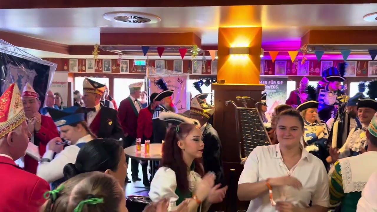 Kölner Drachenhorde Ausmarsch aus dem Stapelhaus ! 