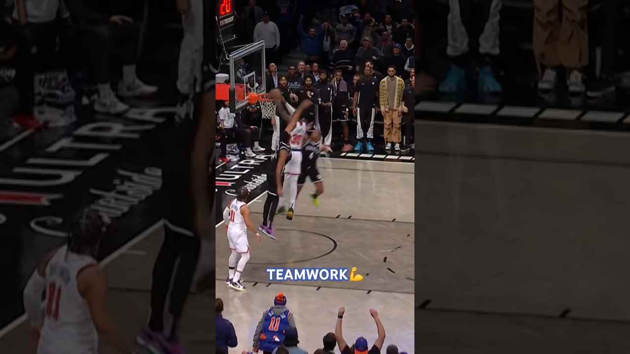All hands on deck for this play🤝 #bestofnba #nba #knicks #nyknicks #basketball #shorts