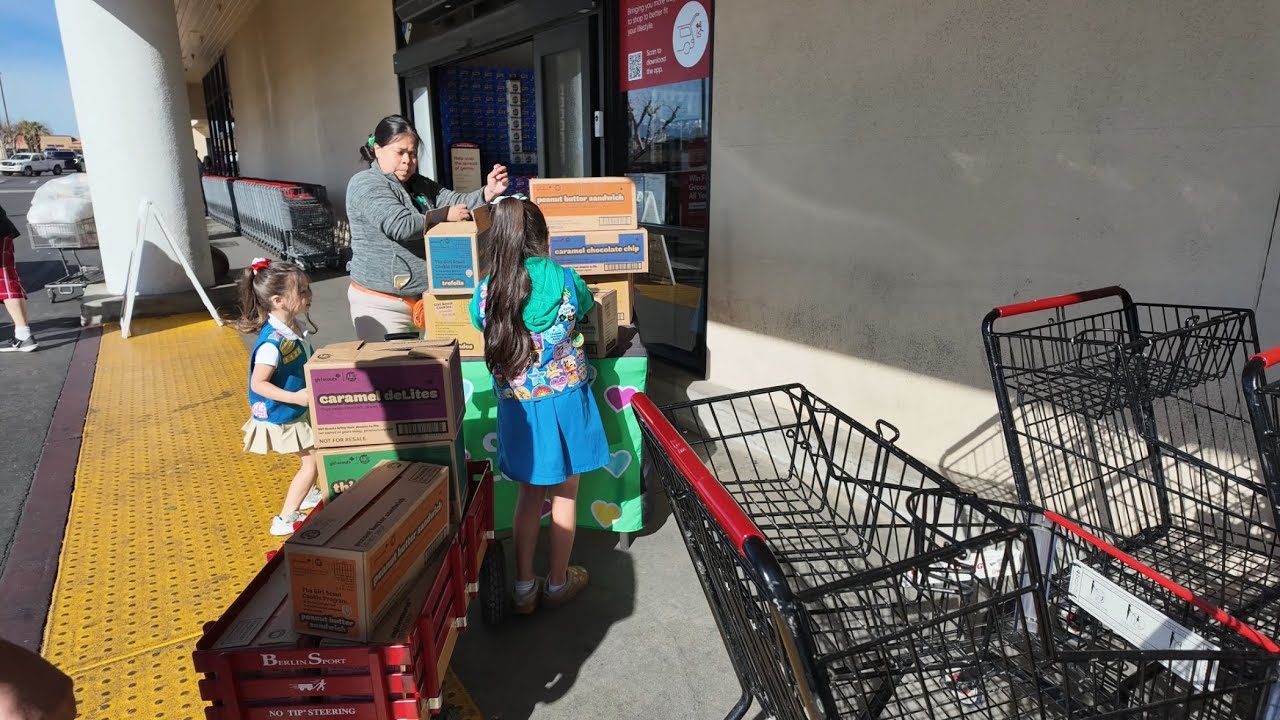 SELLING GIRL SCOUT COOKIES🍪🍪 ON VALENTINES ❤️ DAY!! 