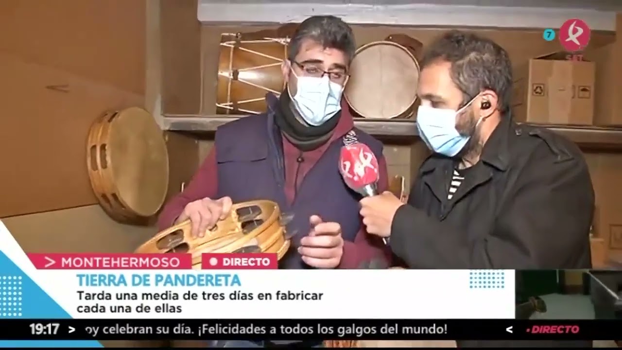 Tanxugueiras visibilizan la pandereta, instrumento con larga historia en Extremadura | A esta hora
