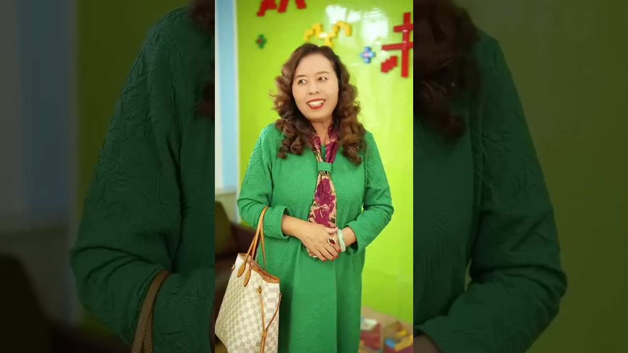 孫女在學校被羞辱霸凌，保潔奶奶一通電話，瞬間100輛豪車到場，所有人嚇癱跪地求饒！JDDJ#王凱沐 #王皓祯