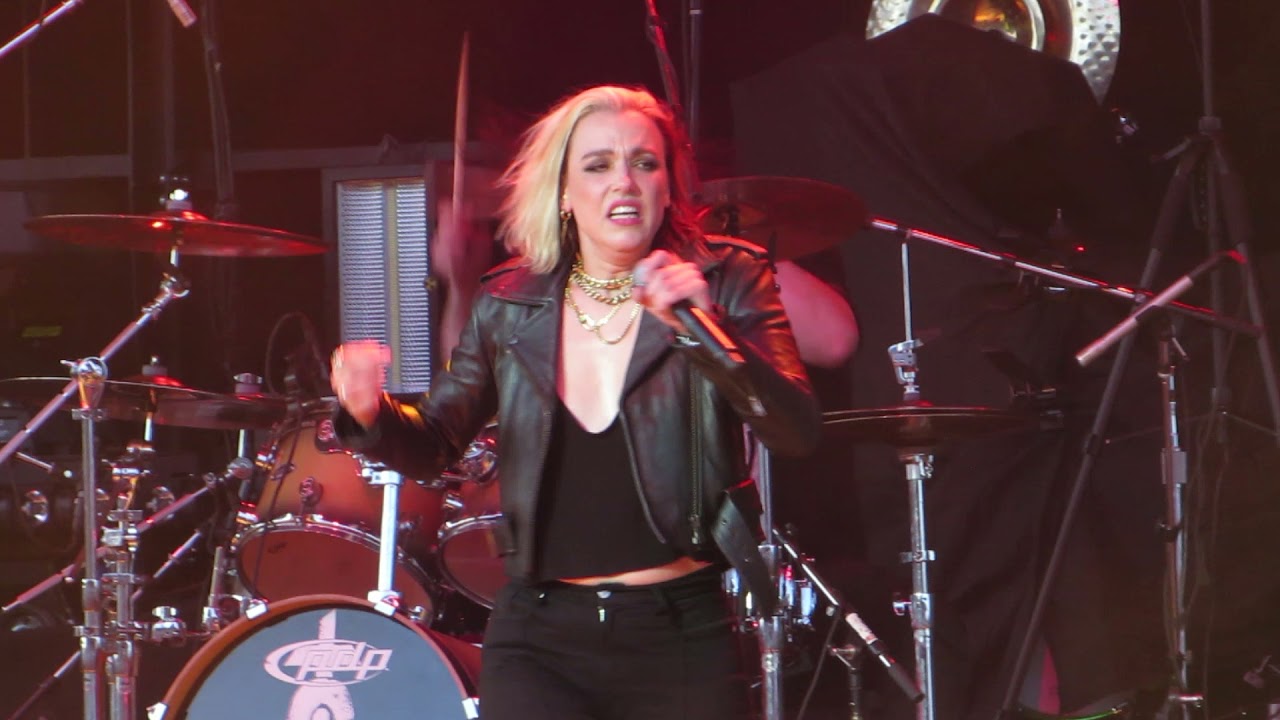 Small Town Titans (feat. Lzzy Hale) 