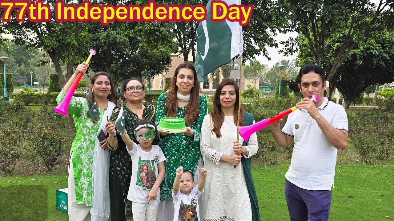 14th August Celebration With Family🇵🇰 | Is Saal Hmary Sth Kia Hua😯 | Independence Day | Momina Ali