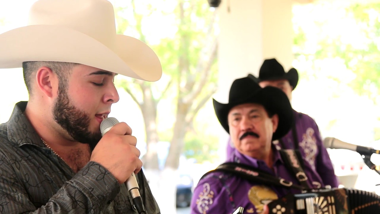 LOCA CHUY VEGA JR  Y  KIKO MONTALVO