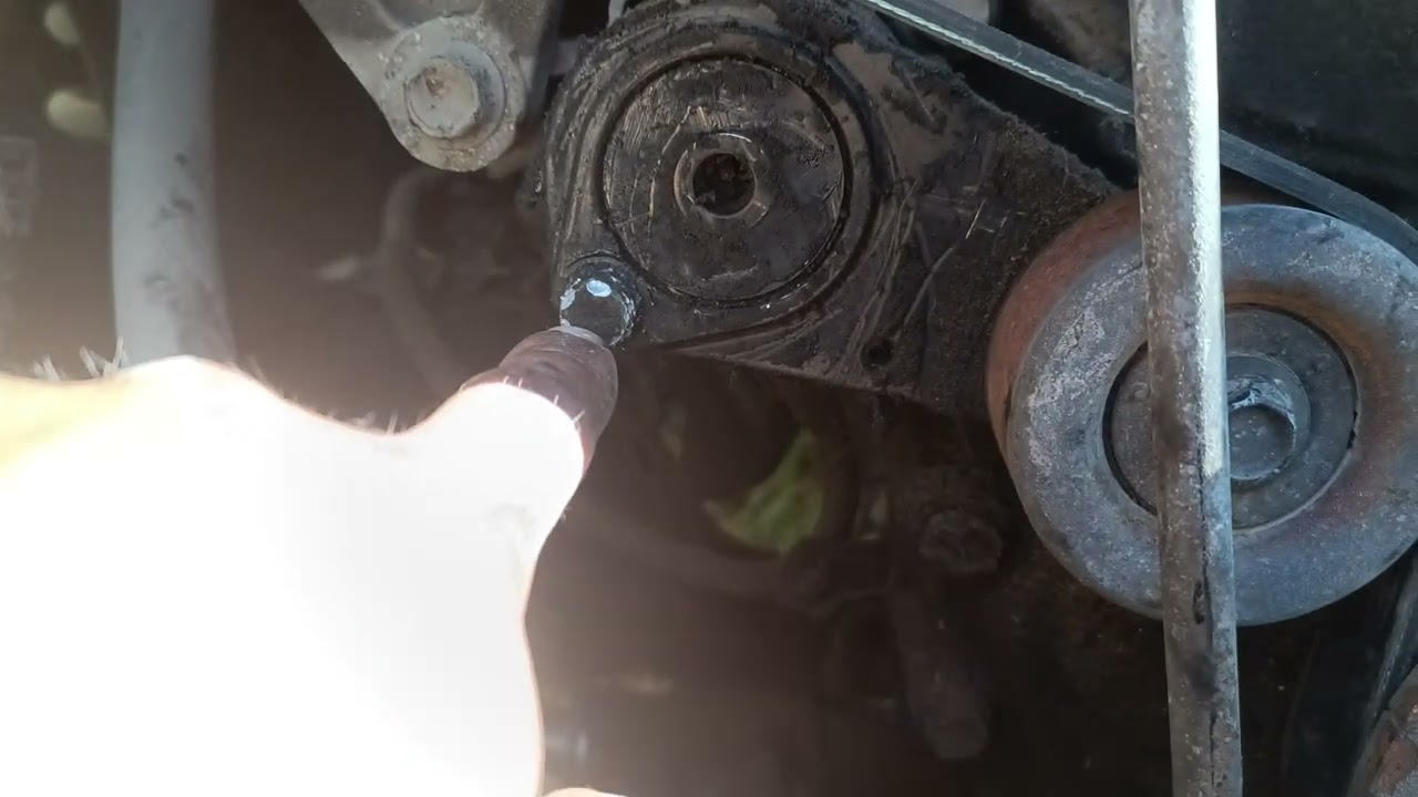 Cambiar banda alternador de Toyota Hilux 2.7,VVT-i 2018 gasolina.