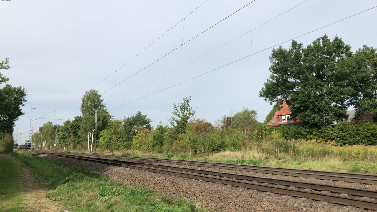 G&uuml;terzug mit Captrain 193 898-4 und kurzem BLG-Autowagen