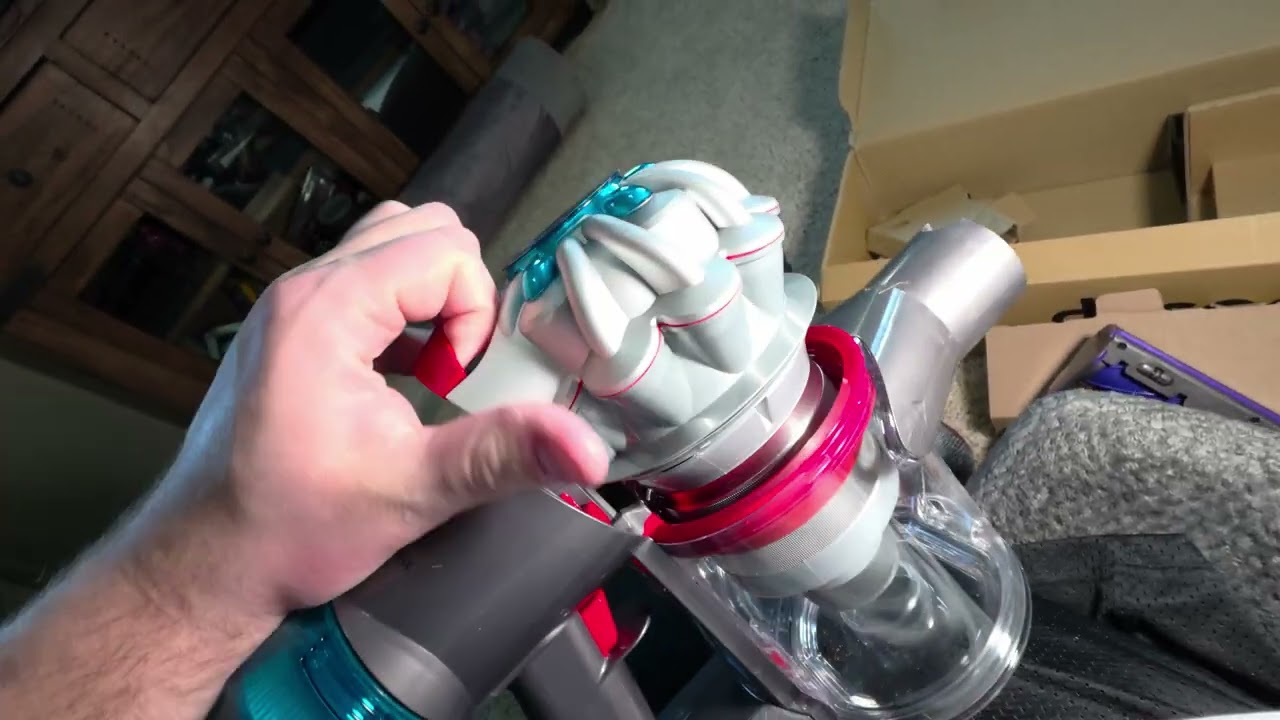 Dyson V8 Absolute Unboxing 