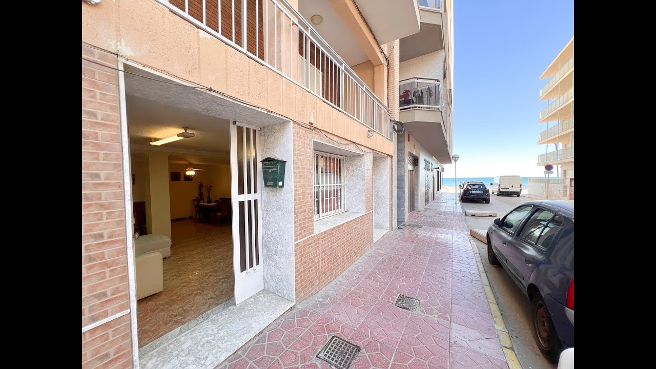 Piso en planta baja junto al paseo marítimo con doble acceso en Guardamar, Alicante, Costa Blanca