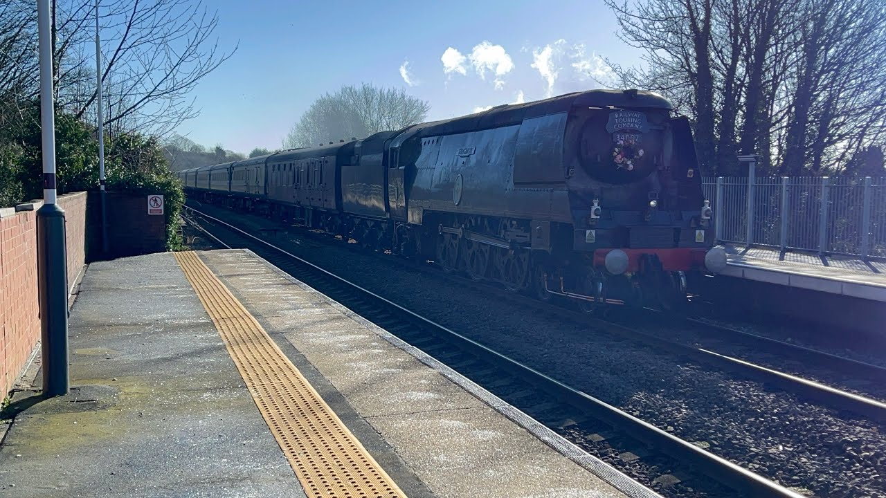 “Tangmere” whistles and steams through with the Valentines York special 1Z45 47812 on tow 14/2/2026