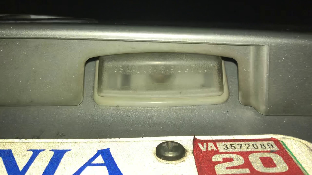 How to replace license plate light bulb 2008 Toyota Corolla 03-08