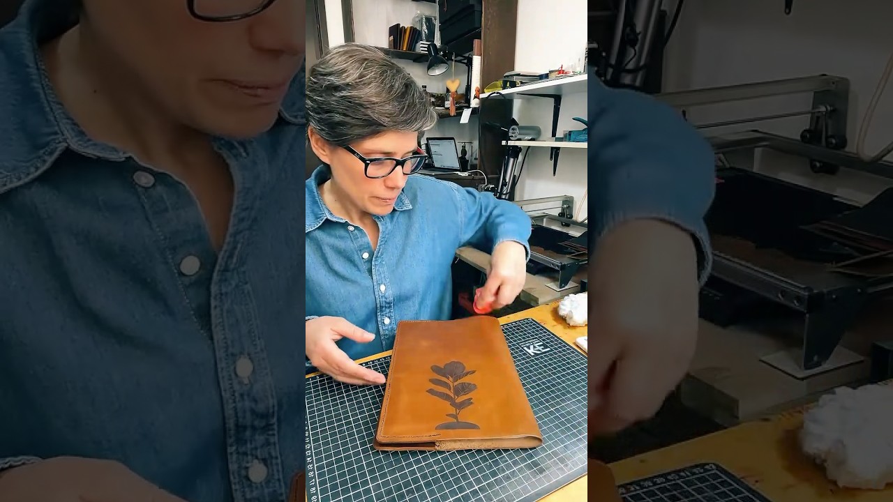 Taller de talabarter&iacute;a art&iacute;stica #grabadol&aacute;ser #leathercraft #libretas #regalos #talabarteria #tips