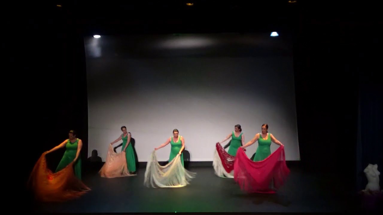 Sevillanas con manton. Gala  de  día  de la  Mujer .10  de Marzo  2019.