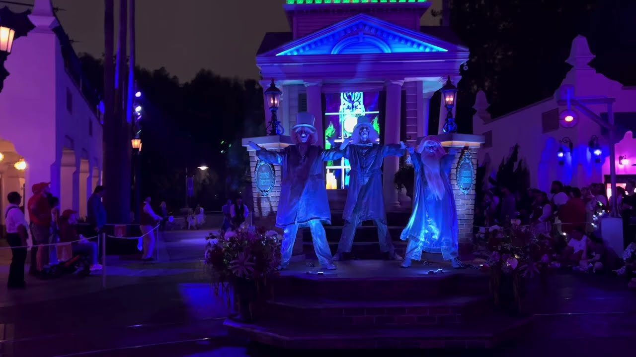 Haunted Mansion Ballroom Dancers 👻 #oogieboogiebash #hauntedmansion #disneyland #disney #halloween