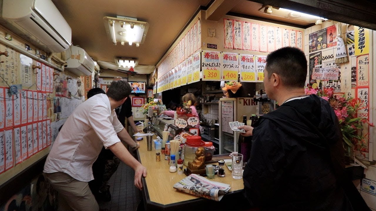 TABERNA DE PIE EN OSAKA - TAPAS CON DOTEYAKI EN SHINSEKAI