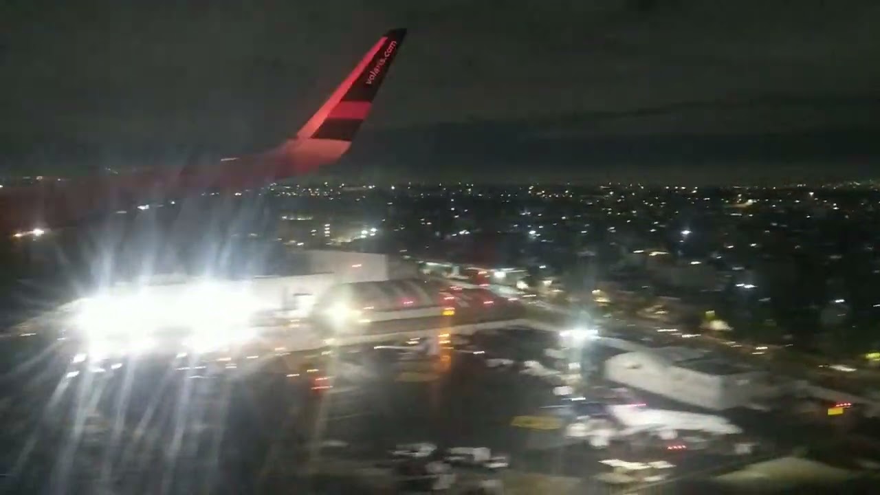 Volaris A320 approaching México City International Airport.