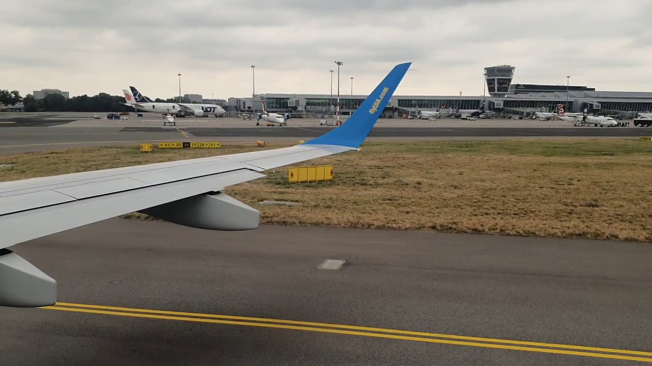 UKRAINE INTERNATIONAL | Embraer ERJ-195AR | Landing | Taxi | Warsaw Chopin from Kyiv Boryspil