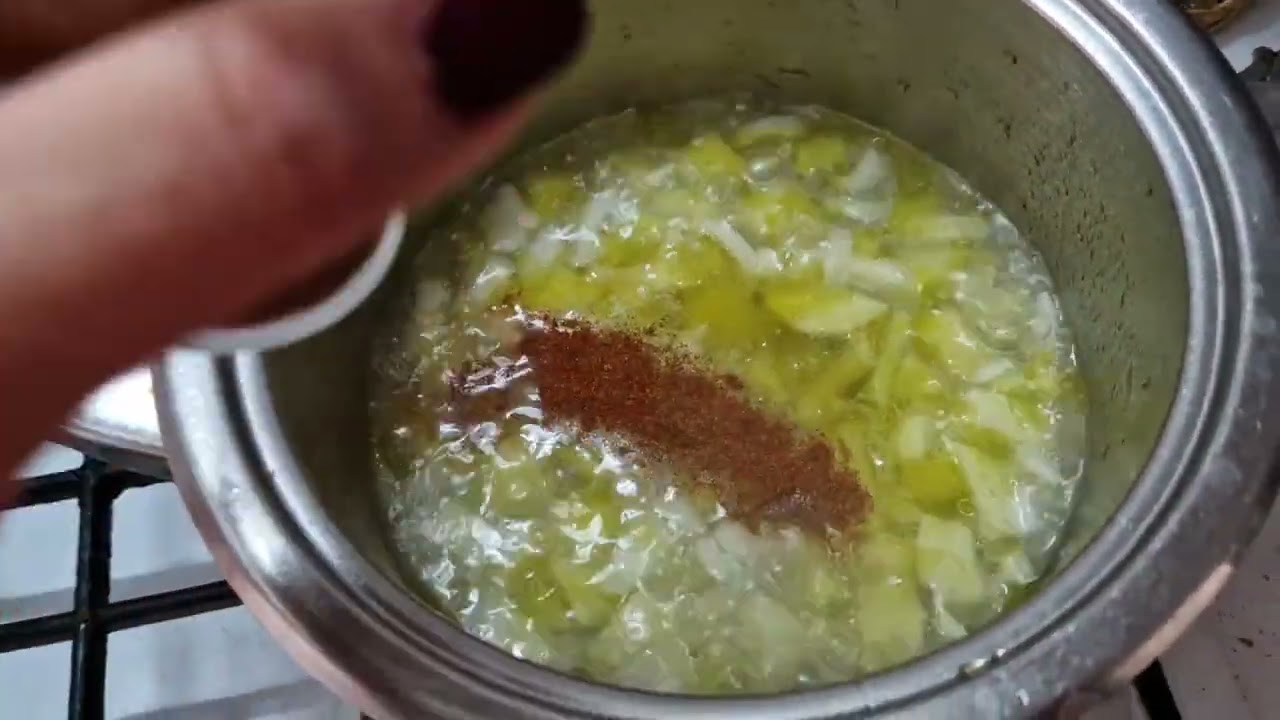 Две лесни и бързи супи: супа от спанак и картофи и картофена супа