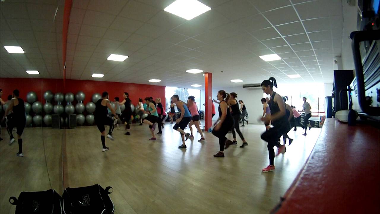 Cours de Cardio Boxe dans notre salle de sport Fitness Evasion